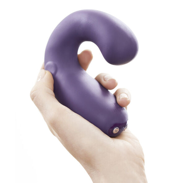 Main tenant le G-Kii violet recourbé en crochet, mise en valeur de la flexibilité du silicone et de la base à commandes, démonstration de prise en main.