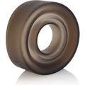 Manchon de pompe en silicone fumé épais et annelé, vue de face sur l'ouverture centrale, accessoire universel s'adaptant aux cylindres jusqu'à 7,5 cm de diamètre.