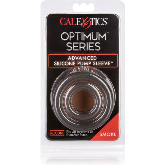 Blister Optimum Series Advanced Silicone Pump Sleeve coloris Smoke, manchon en silicone fumé CalExotics pour pompe à pénis, packaging noir et rouge.
