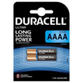 Blister Duracell Ultra de deux piles AAAA alcalines 1,5 V vues de face, format fin pour pointeurs laser, lampes LED et casques Bluetooth.