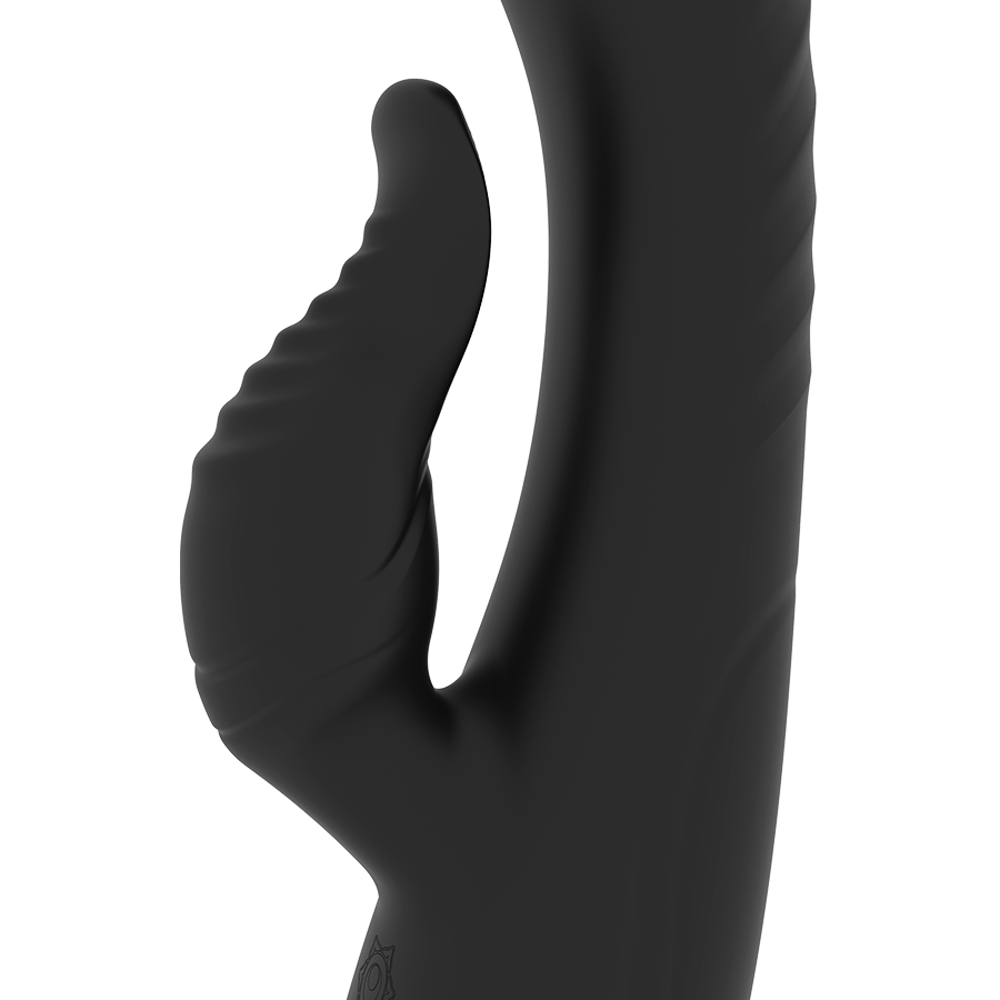 Gros plan sur le bras clitoridien ondule du rabbit Anusara noir, texture striee en silicone medical, detail du sextoy double moteur etanche Rithual