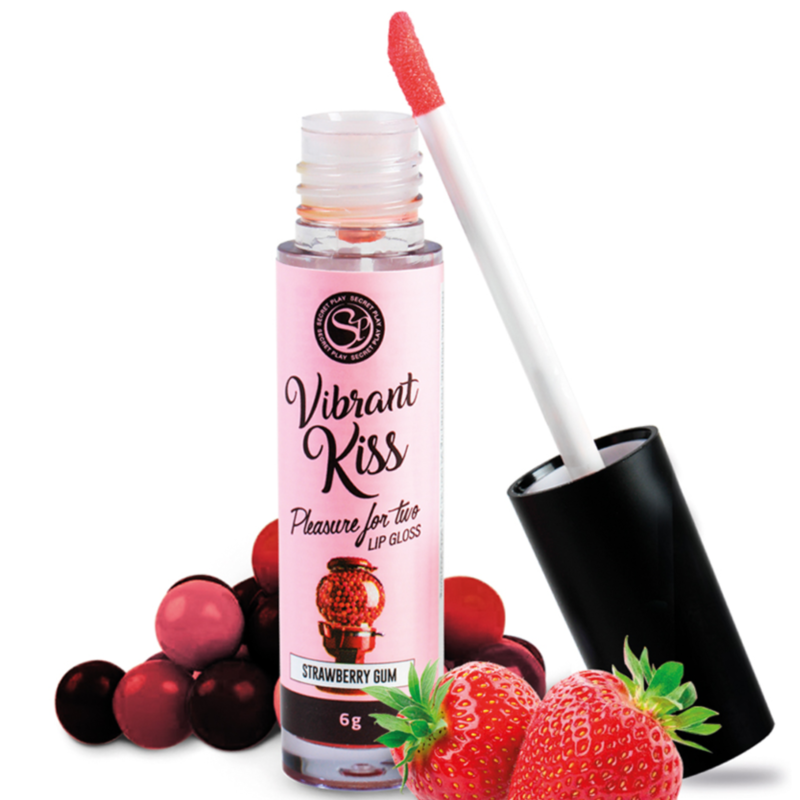 Gloss a levres vibrant Vibrant Kiss saveur fraise gomme de Secret Play, tube rose et applicateur, effet picotement sur les levres, decor de fraises et baies rouges.