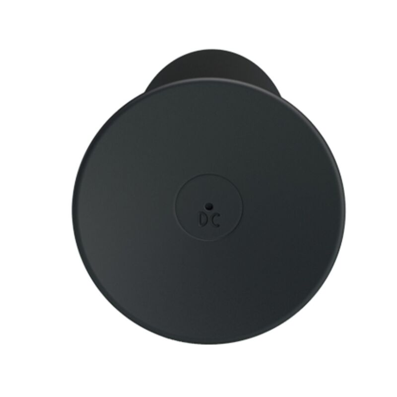 Gros plan de la base ventouse du plug anal Mr Play en silicone noir, surface adherente marquee DC pour une fixation stable sur surface lisse pendant le jeu anal.