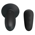 Plug anal Mr Play en silicone noir vu de dos sur sa large ventouse pres de la telecommande a boutons, 12 modes de vibration etanches rechargeables pour le jeu anal.