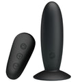 Plug anal vibrant Mr Play en silicone noir lisse a embout arrondi et base ventouse, presente avec sa telecommande ovale, 12 modes etanches rechargeables a distance.