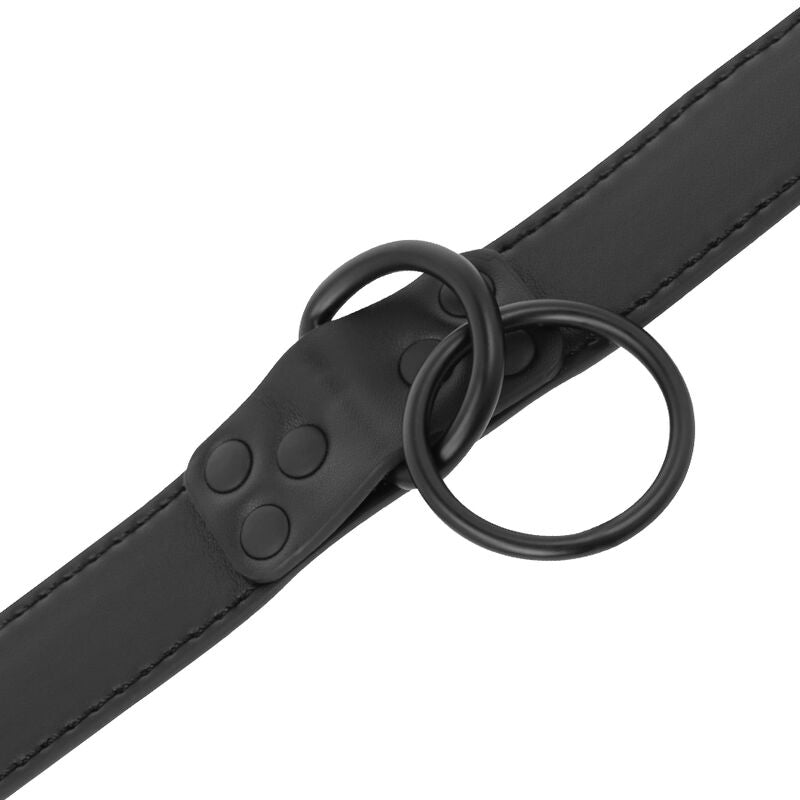 Collier noir avec chaîne néoprène et cuir — vue de profil