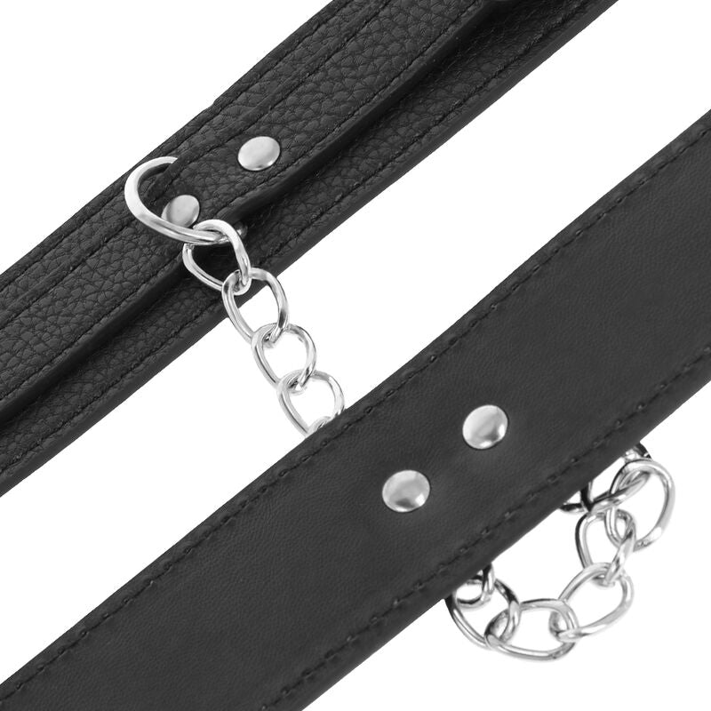 Menottes en cuir texturé noir réglables — vue de profil