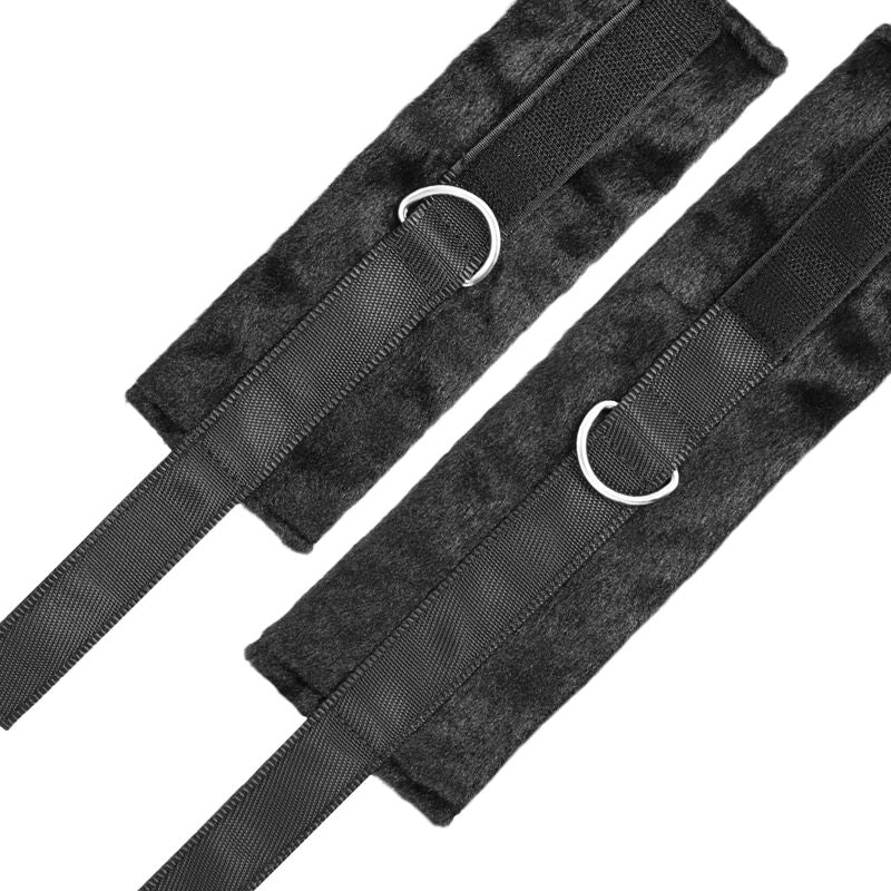 Manchettes et sangles du kit d'attaches de lit Darkness en neoprene doublure fourrure noire, anneaux D pour relier poignets et chevilles, restriction douce a deux.