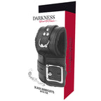 Menottes BDSM doublées fausse fourrure noires — détail texture surface