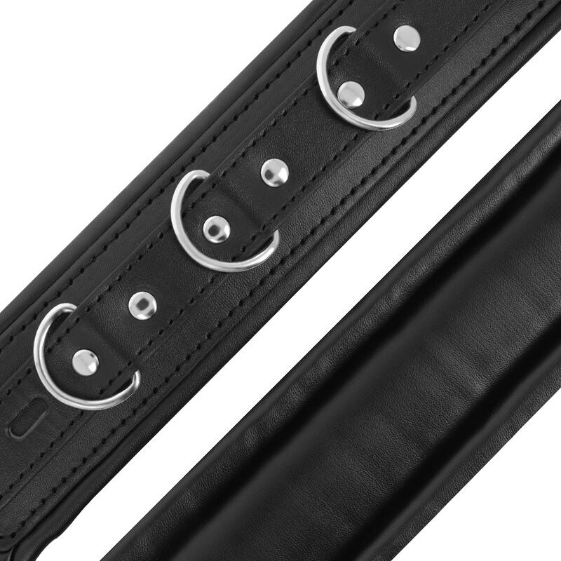 Menottes BDSM rembourrées en simili cuir avec boucle — vue de profil