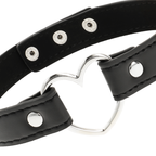 Collier ras-de-cou en cuir vegan avec cœur — vue de dos