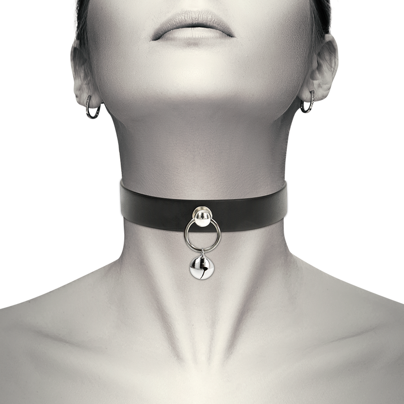Collier cuir vegan Coquette fermeture sécurisée — détail produit