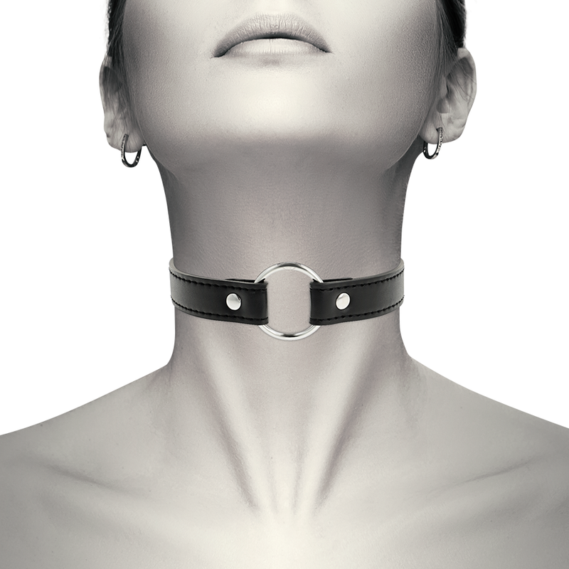 Collier accessoire en cuir vegan réglable — vue de profil