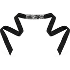 Masque en dentelle noire avec ruban — vue de profil