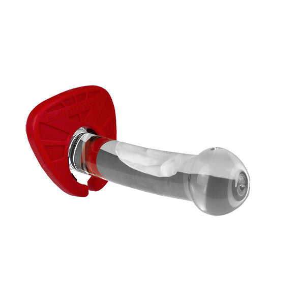 Anneau penien Viper en silicone rouge associe a une electrode metallique transparente glissee dedans, configuration d'electrostimulation Electrastim sur fond blanc