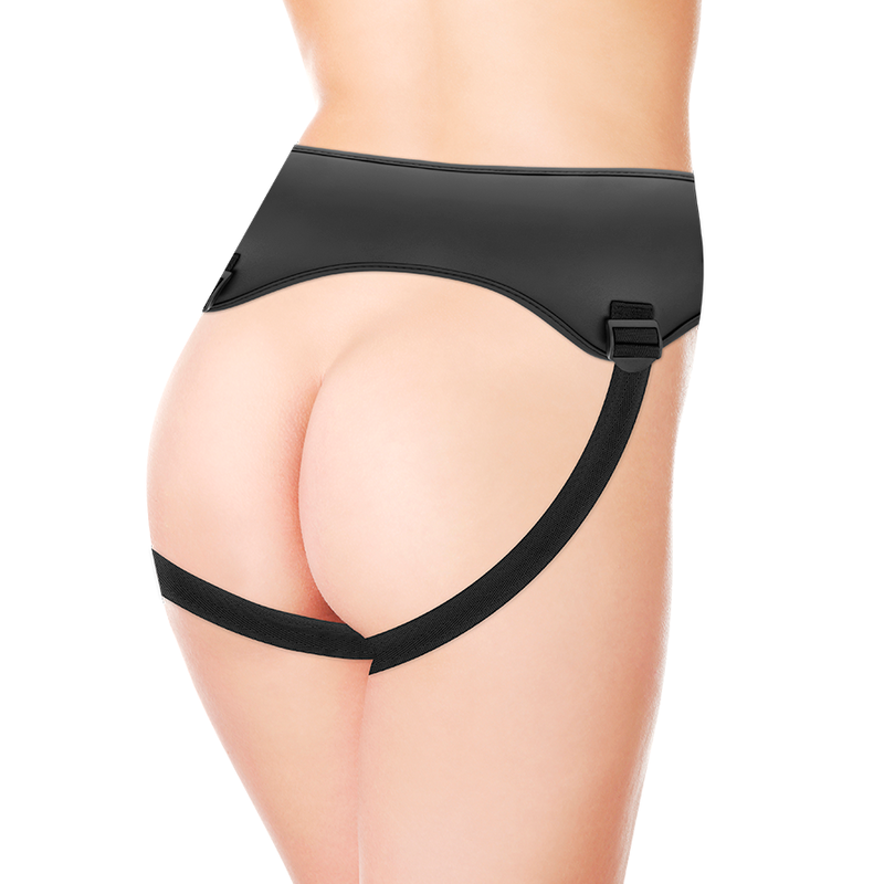 Harnais gode ceinture Master vu de dos porte sur les hanches, sangles encadrant les fesses, systeme universel a plaque centrale concu pour le gode vibrant telecommande.
