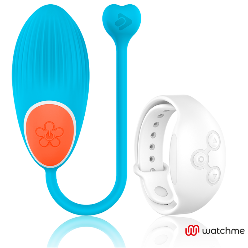 Gros plan de l'oeuf vibrant Wearwatch bleu turquoise en silicone, bouton orange a motif fleur et cordelette en coeur, pose pres de la montre telecommande blanche.