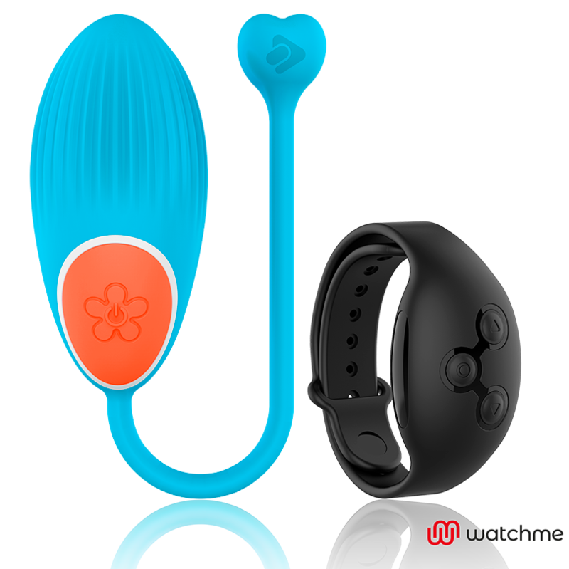 Oeuf vibrant Wearwatch bleu en silicone a cordelette coeur, presente pres de la montre telecommande noire, duo Watchme connecte pour stimulation discrete a deux.