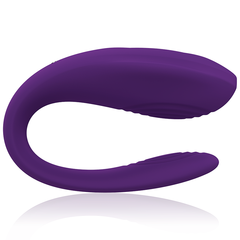 Vibromasseur de couple en U silicone violet, deux branches lisses qui epousent l anatomie, design ergonomique non realiste pour la penetration partagee.